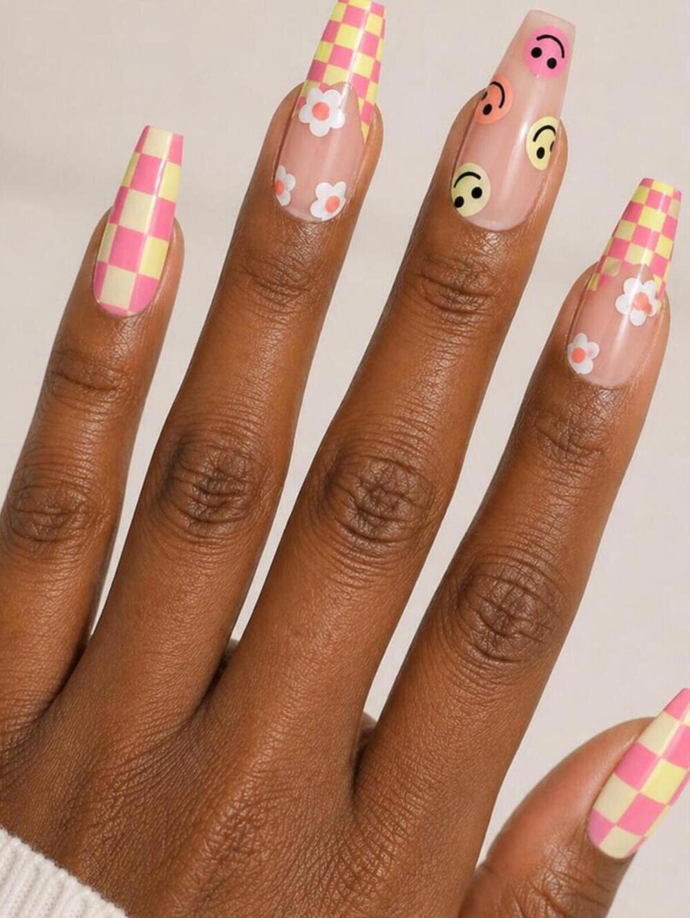 Press on nails retro happy face flowers